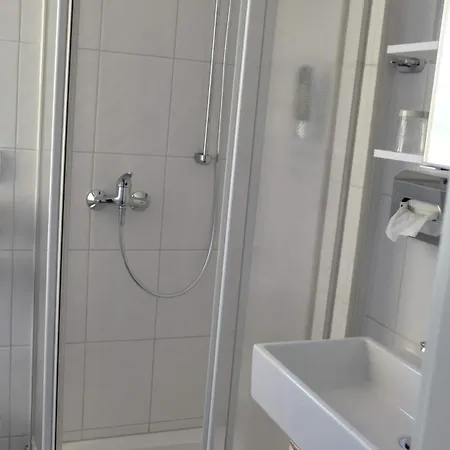 ゲストハウス Romantisches Hotel Zur Traube Schwerin 3*