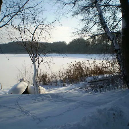 Romantisches Holzhaus Σβερίν